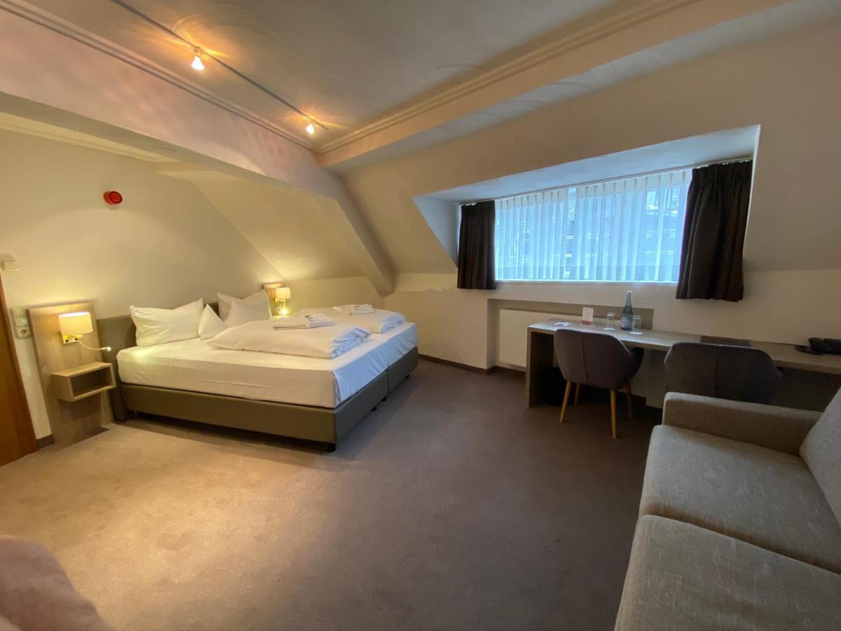 Horchem Hotel-Restaurant-Cafe-Bar Моншау Екстериор снимка