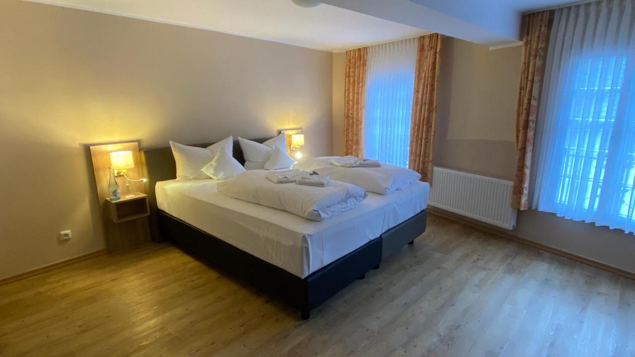 Horchem Hotel-Restaurant-Cafe-Bar Моншау Екстериор снимка