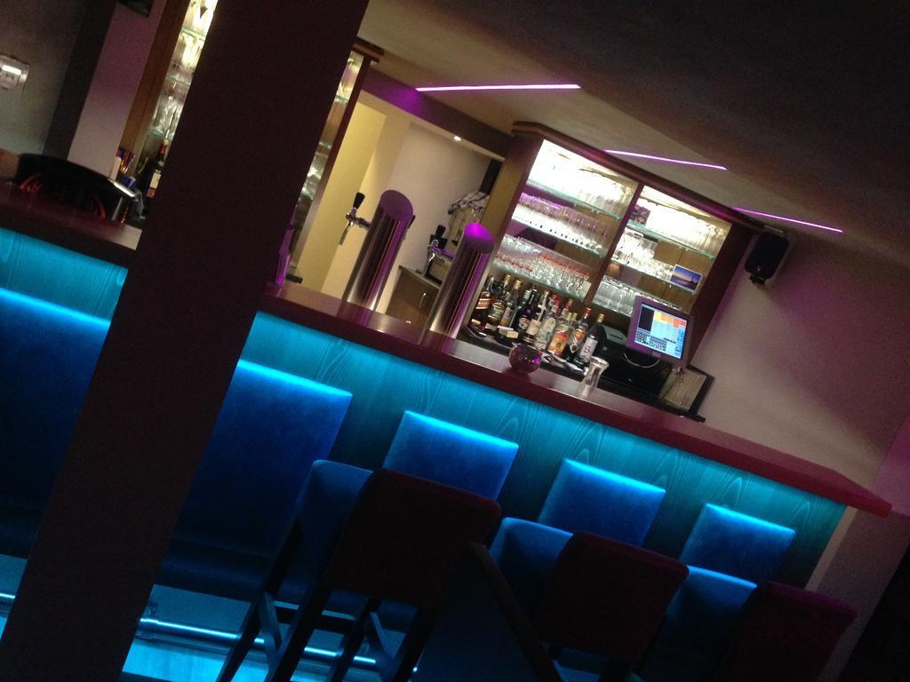 Horchem Hotel-Restaurant-Cafe-Bar Моншау Екстериор снимка