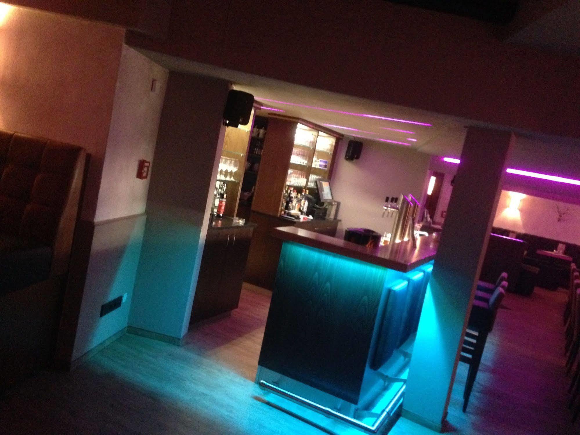 Horchem Hotel-Restaurant-Cafe-Bar Моншау Екстериор снимка